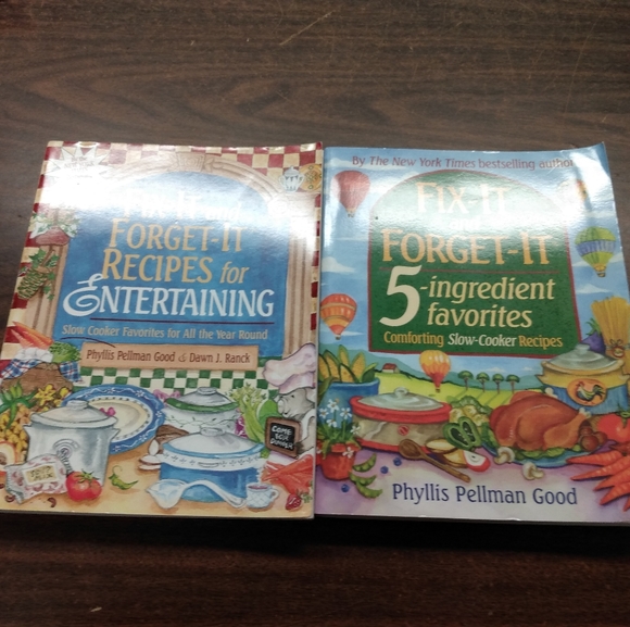 Bundle of 2 Fix it and Forget it cookbooks - Picture 2 of 4